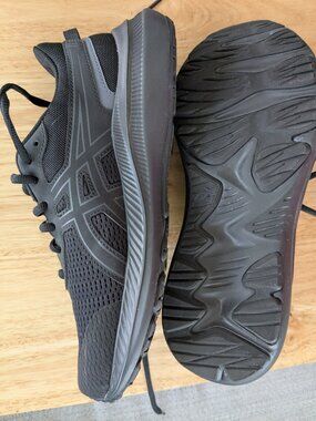 Asics "Jolt 5" Size 8 Wide, Women's